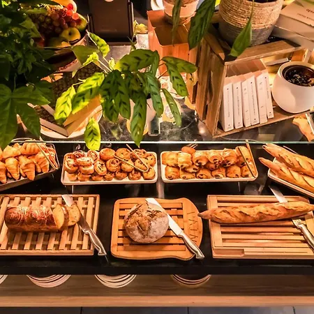 Отель Mercure Alesia Париж