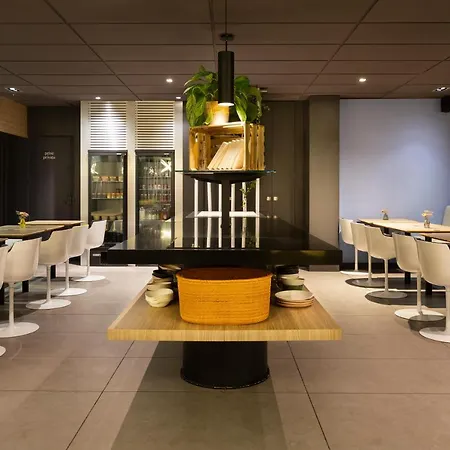 Mercure Alesia Париж