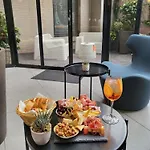 מלון Mercure Alesia 4*